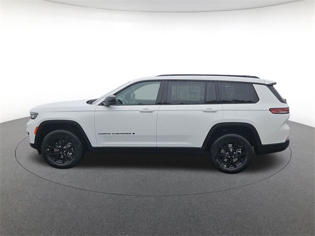 2025 Jeep Grand Cherokee Laredo Sport photo 2