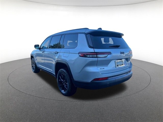 2025 Jeep Grand Cherokee Laredo photo 3