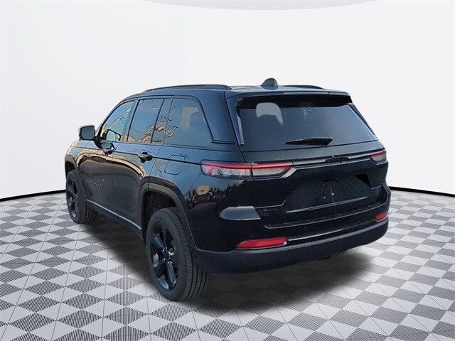 2025 Jeep Grand Cherokee Laredo Sport photo 3