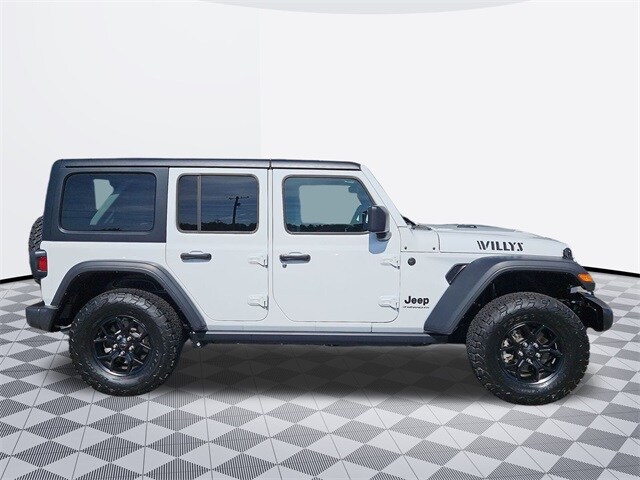2024 Jeep Wrangler Willys photo 3