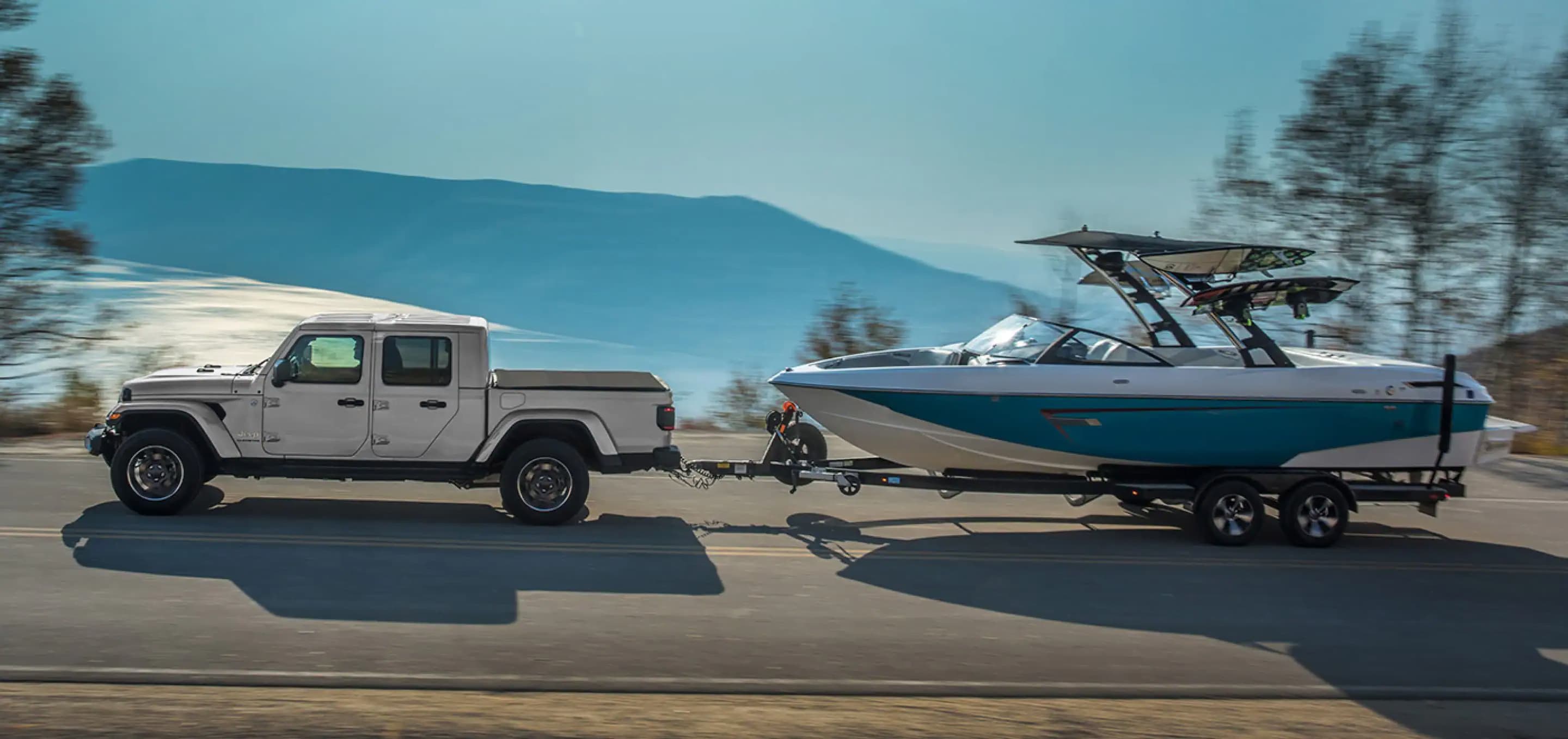 2023-jeep-gladiator-towing.png