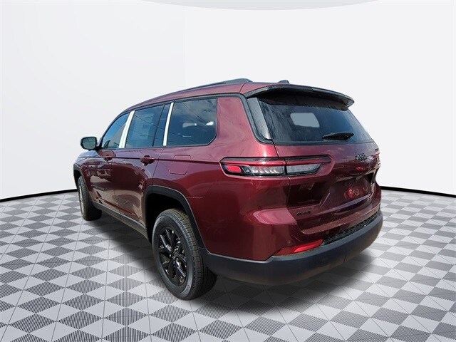 2025 Jeep Grand Cherokee Laredo Sport photo 2