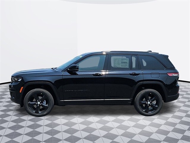 2025 Jeep Grand Cherokee Laredo Sport photo 2