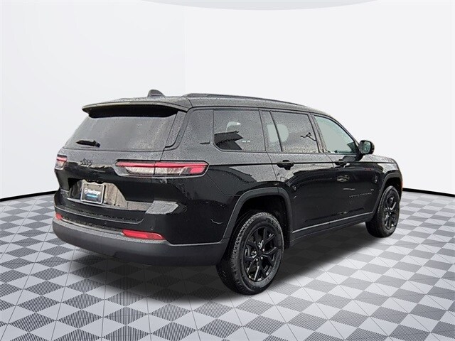 2025 Jeep Grand Cherokee Laredo Sport photo 3