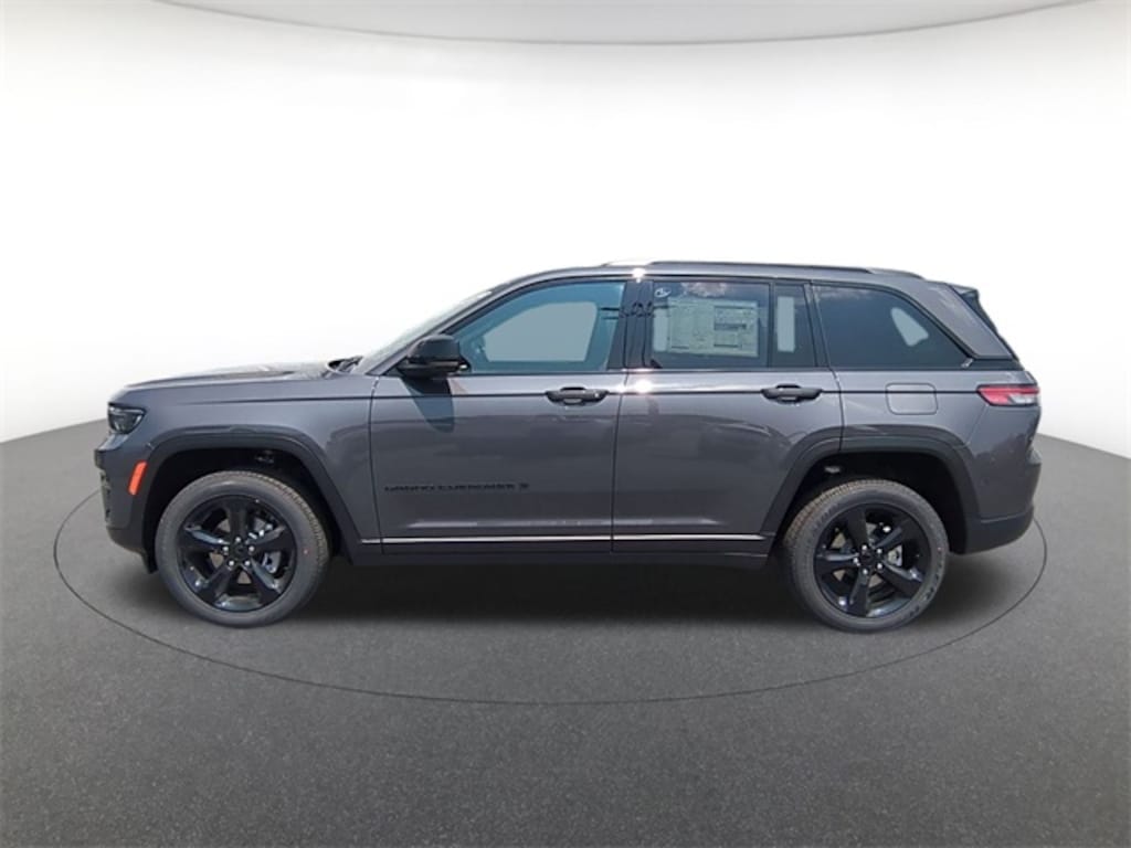 New 2025 Jeep Grand Cherokee Laredo Sport Utility