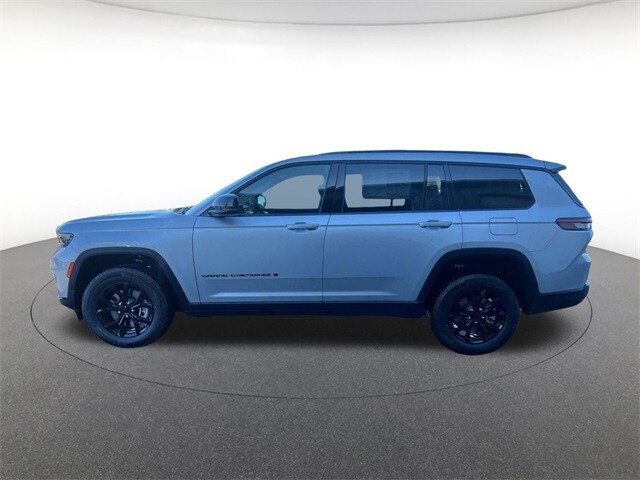 2025 Jeep Grand Cherokee Laredo photo 2