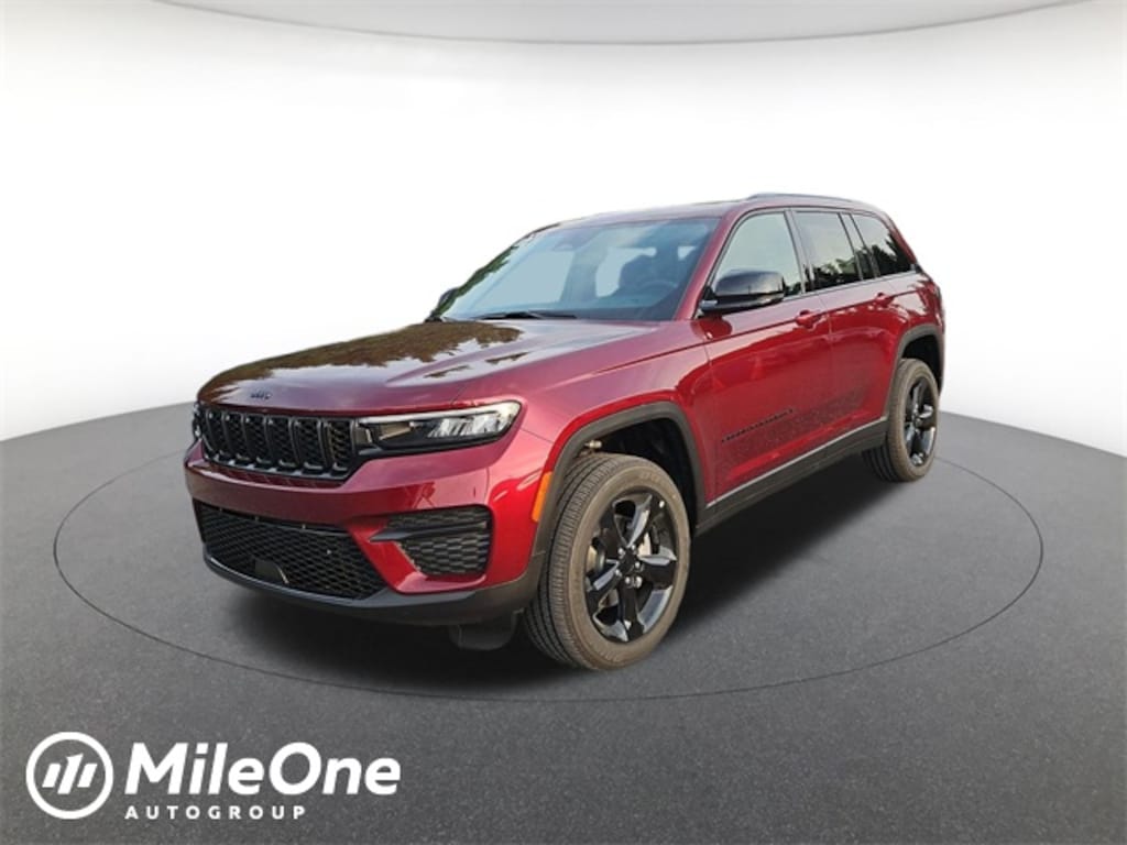New 2025 Jeep Grand Cherokee Laredo Sport Utility
