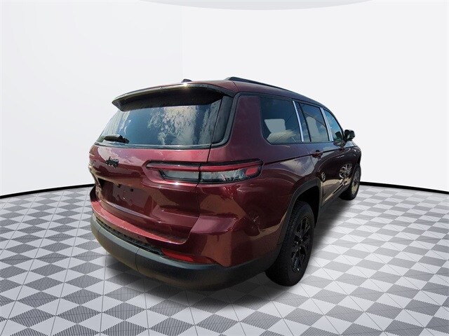 2025 Jeep Grand Cherokee Laredo Sport photo 3