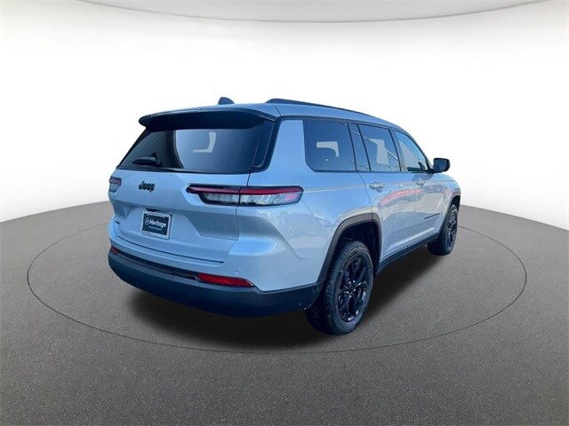 2025 Jeep Grand Cherokee Laredo photo 4