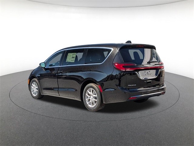 2025 Chrysler Pacifica photo 2