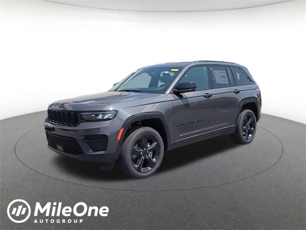 New 2025 Jeep Grand Cherokee Laredo Sport Utility