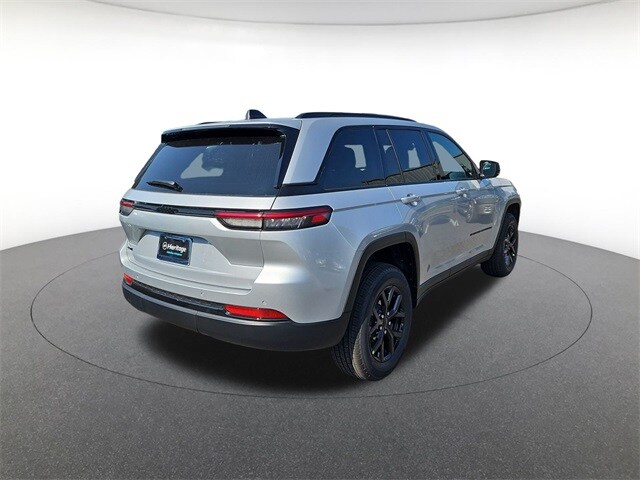 2025 Jeep Grand Cherokee Laredo photo 4