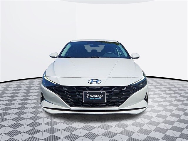 2022 Hyundai Elantra SEL photo 2