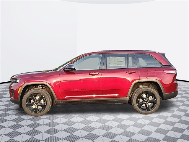 2025 Jeep Grand Cherokee Laredo Sport photo 2