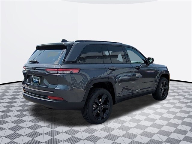 2025 Jeep Grand Cherokee Laredo Sport photo 4