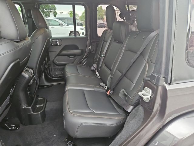 2025 Jeep Wrangler 4-Door Sahara - Photo 10