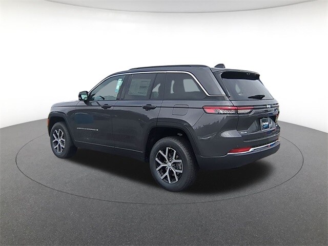 2025 Jeep Grand Cherokee Limited photo 3