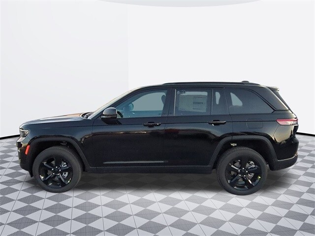 2025 Jeep Grand Cherokee Laredo Sport photo 2