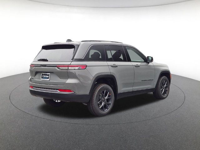 New 2027 Jeep Grand Cherokee Laredo Sport Utility