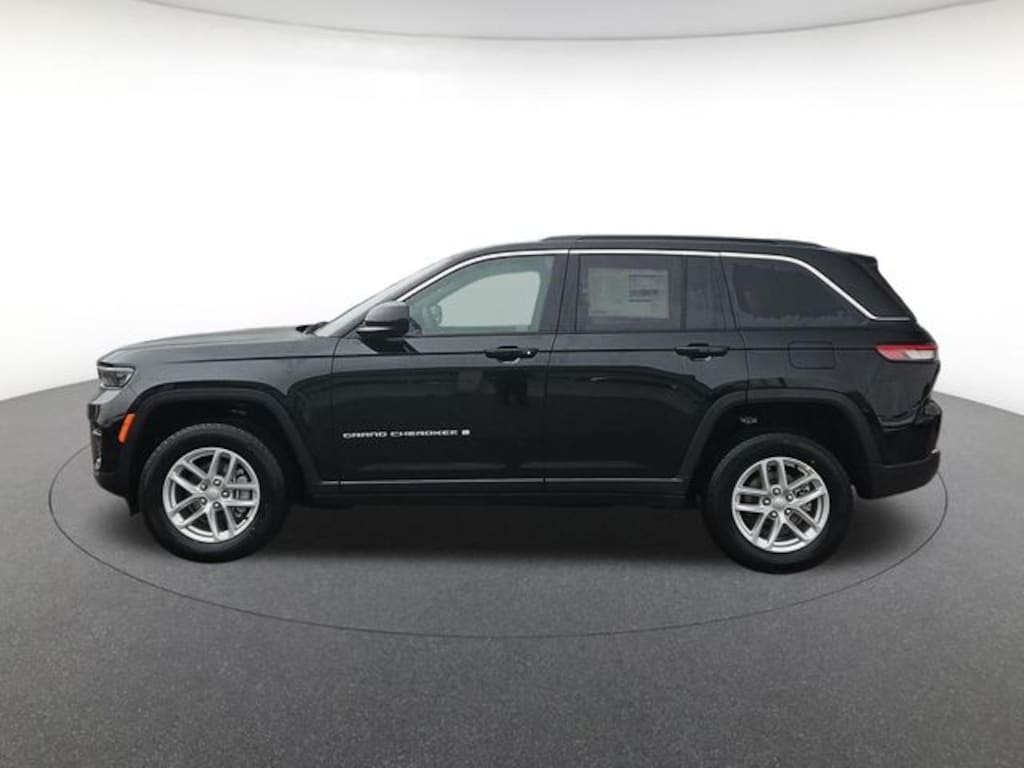 New 2026 Jeep Grand Cherokee Laredo Sport Utility