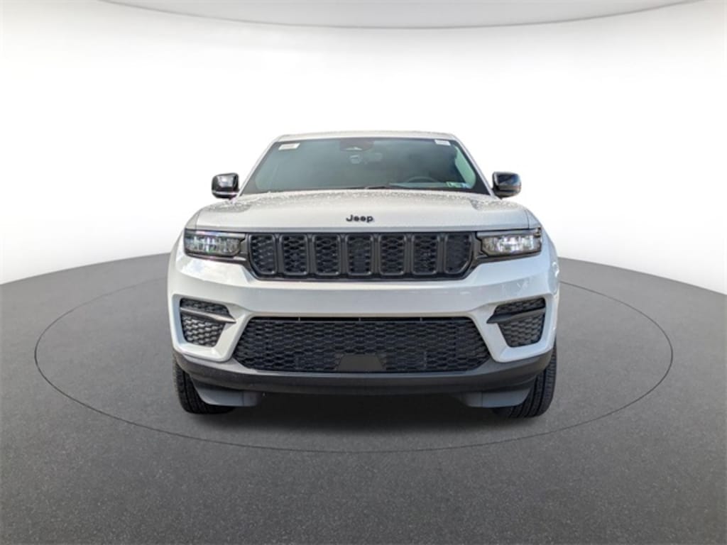 New 2025 Jeep Grand Cherokee Laredo Sport Utility