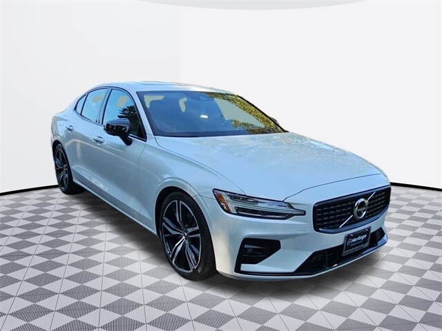 2021 Volvo S60 T5 R-Design photo 3