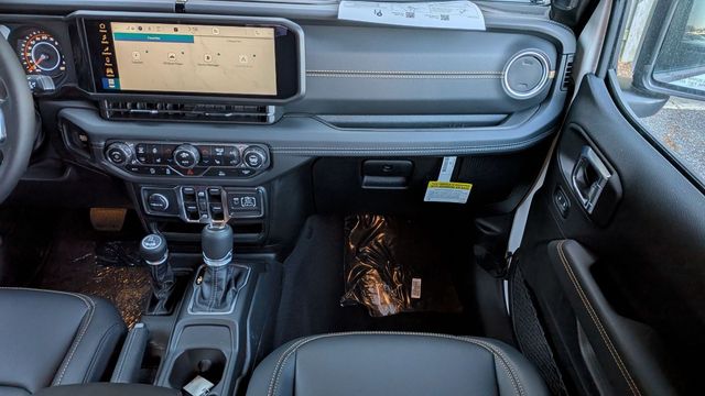 2025 Jeep Wrangler 4-Door Sahara - Photo 9