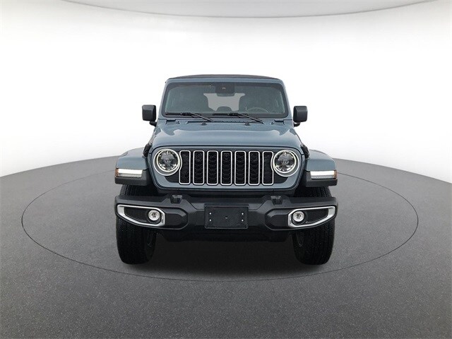 2024 Jeep Wrangler Sahara photo 2