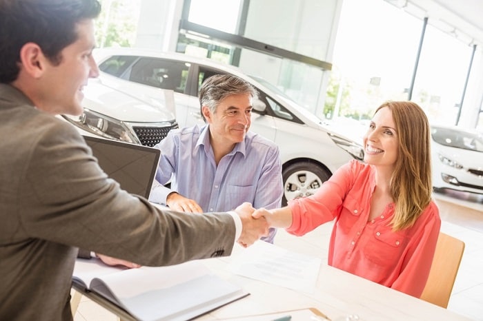 Couple_Buying_Car_2.jpg
