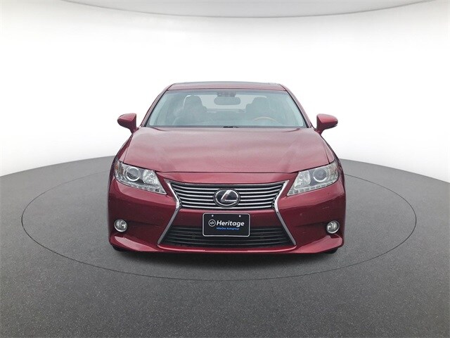 2013 Lexus ES 300h photo 2