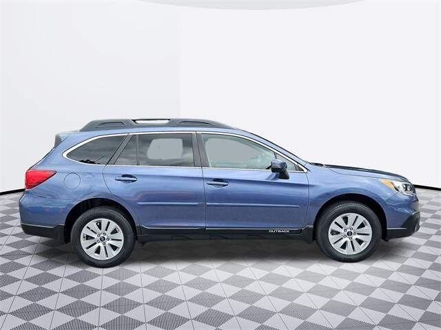 2017 Subaru Outback 2.5i Premium photo 3