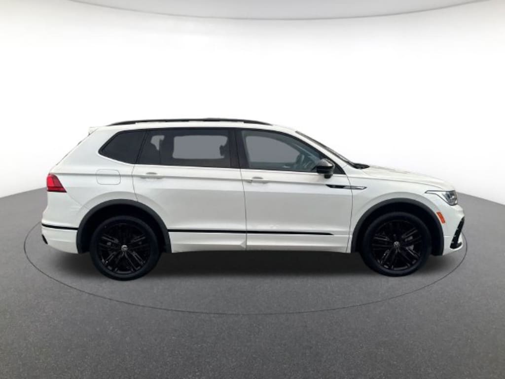 Used 2022 Volkswagen Tiguan 2.0T SE R-Line Black SUV