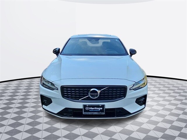 2021 Volvo S60 T5 R-Design photo 2