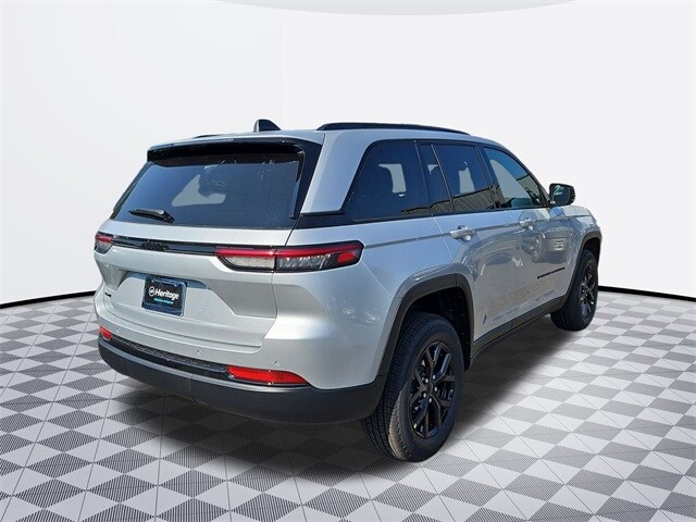 2025 Jeep Grand Cherokee Laredo photo 4