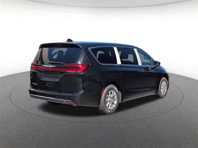 2025 Chrysler Pacifica photo 3