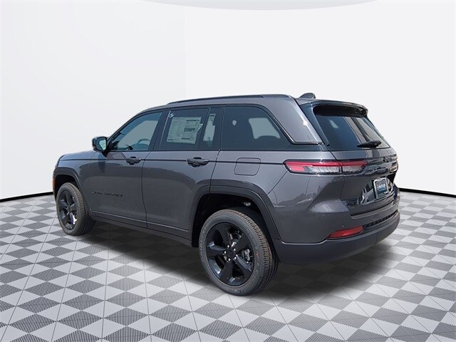 2025 Jeep Grand Cherokee Laredo Sport photo 3