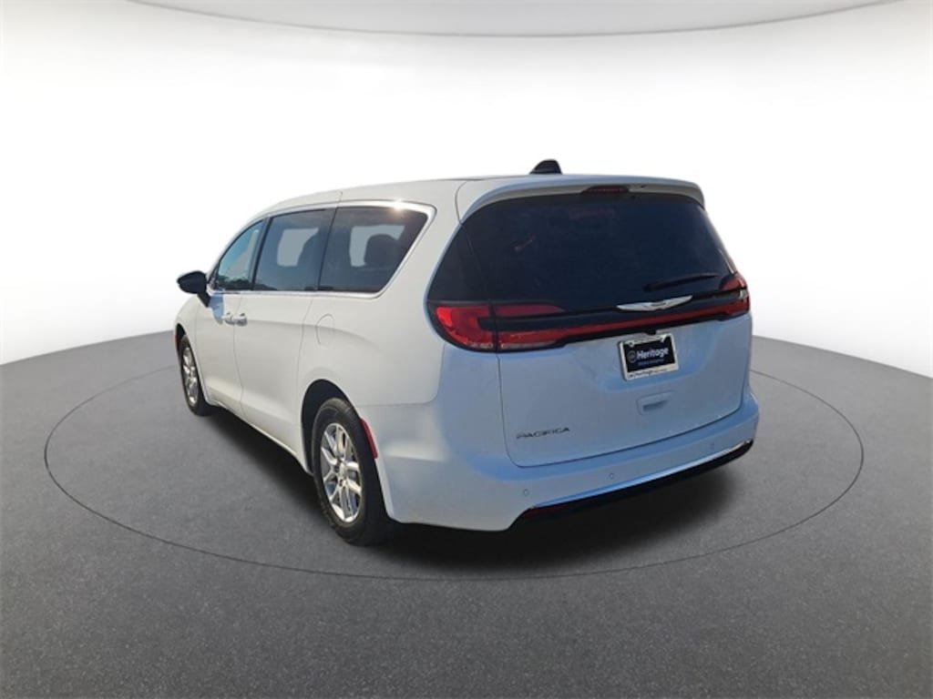 New 2026 Chrysler Pacifica Select Passenger Van