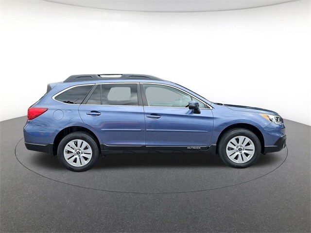 2017 Subaru Outback 2.5i Premium photo 2