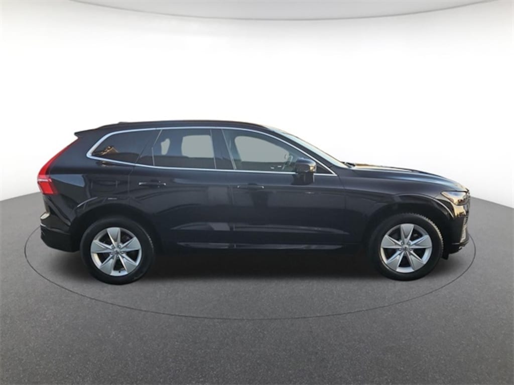 Used 2022 Volvo XC60 B5 Momentum SUV