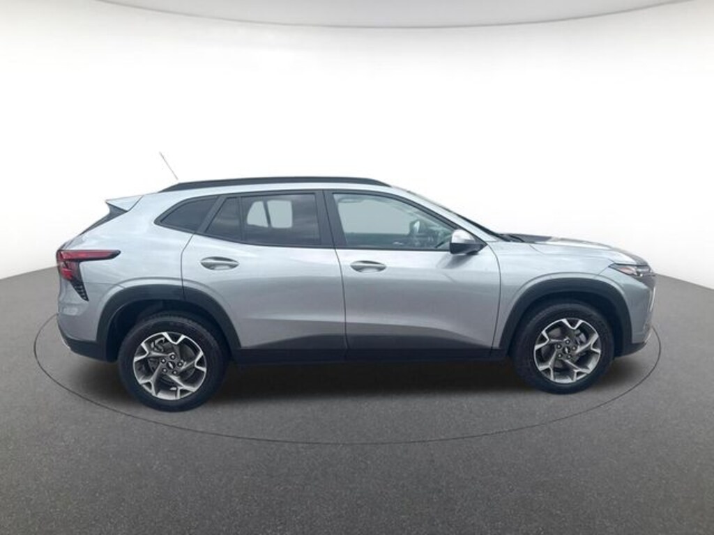 Used 2025 Chevrolet Trax LT SUV