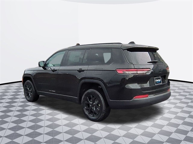 2025 Jeep Grand Cherokee Laredo Sport photo 2