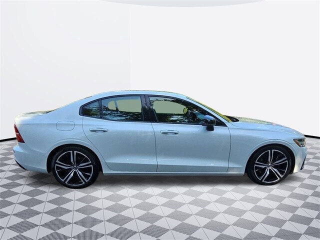 2021 Volvo S60 T5 R-Design photo 4