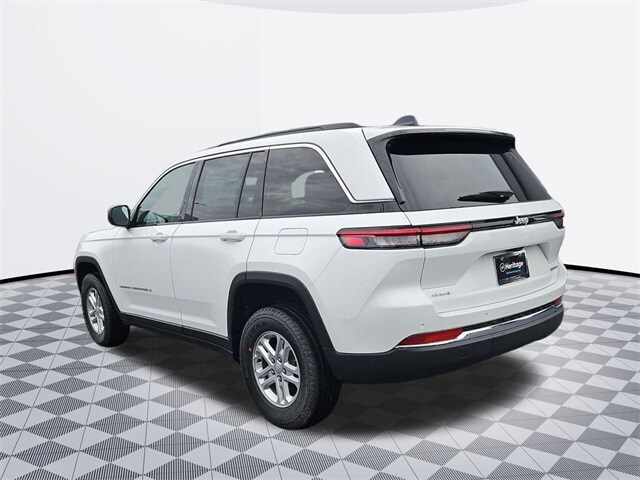 2025 Jeep Grand Cherokee Laredo photo 3