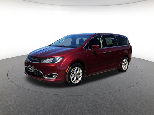 2018 Chrysler Pacifica Touring Plus's photo