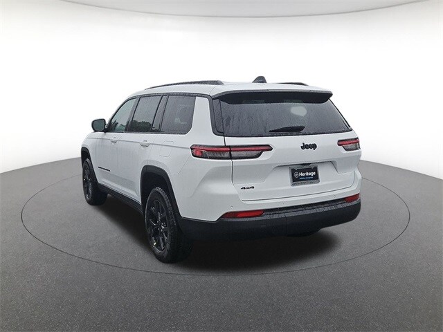 2025 Jeep Grand Cherokee Laredo Sport photo 3