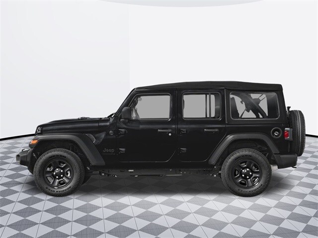 2025 Jeep Wrangler Sahara photo 3