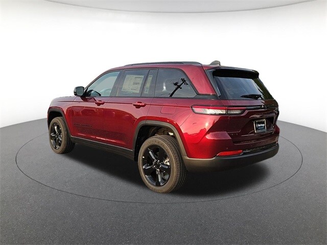 2025 Jeep Grand Cherokee Laredo Sport photo 3