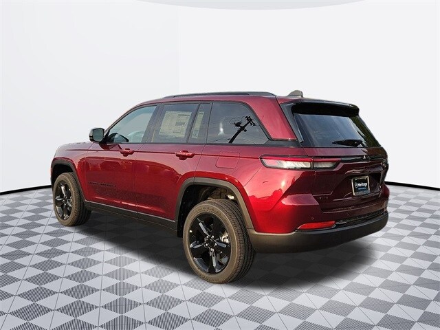 2025 Jeep Grand Cherokee Laredo Sport photo 3