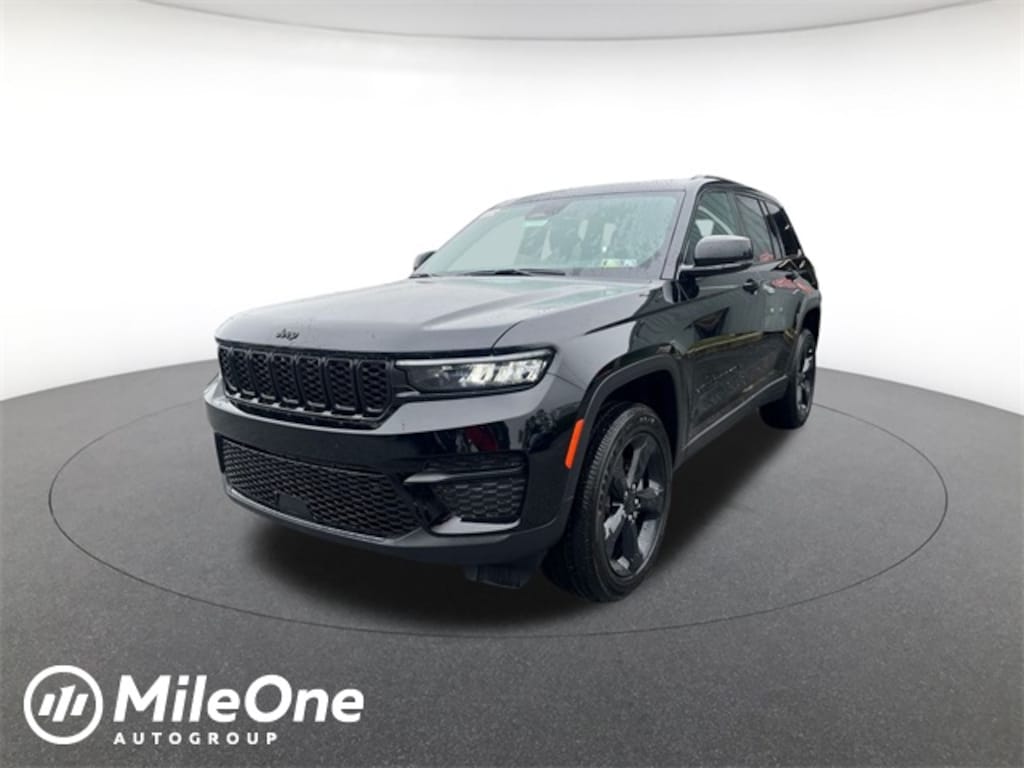 New 2025 Jeep Grand Cherokee Laredo Sport Utility