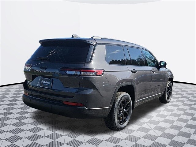 2025 Jeep Grand Cherokee Laredo Sport photo 3